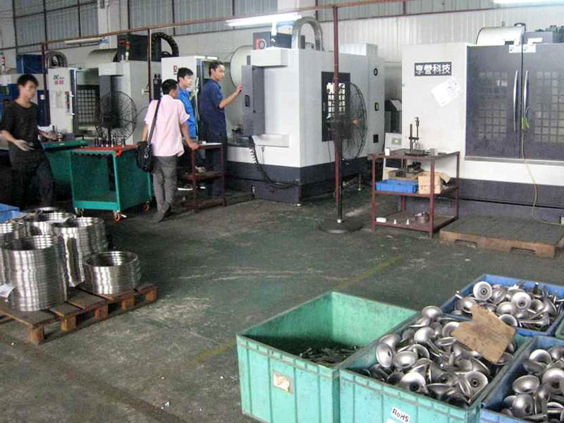 在小區(qū)內(nèi)加工五金找誰投訴？